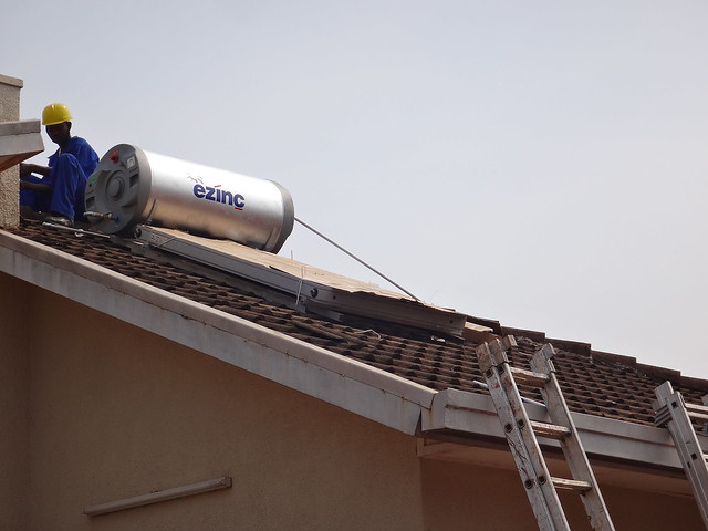 Pemanas Air Tenaga Surya