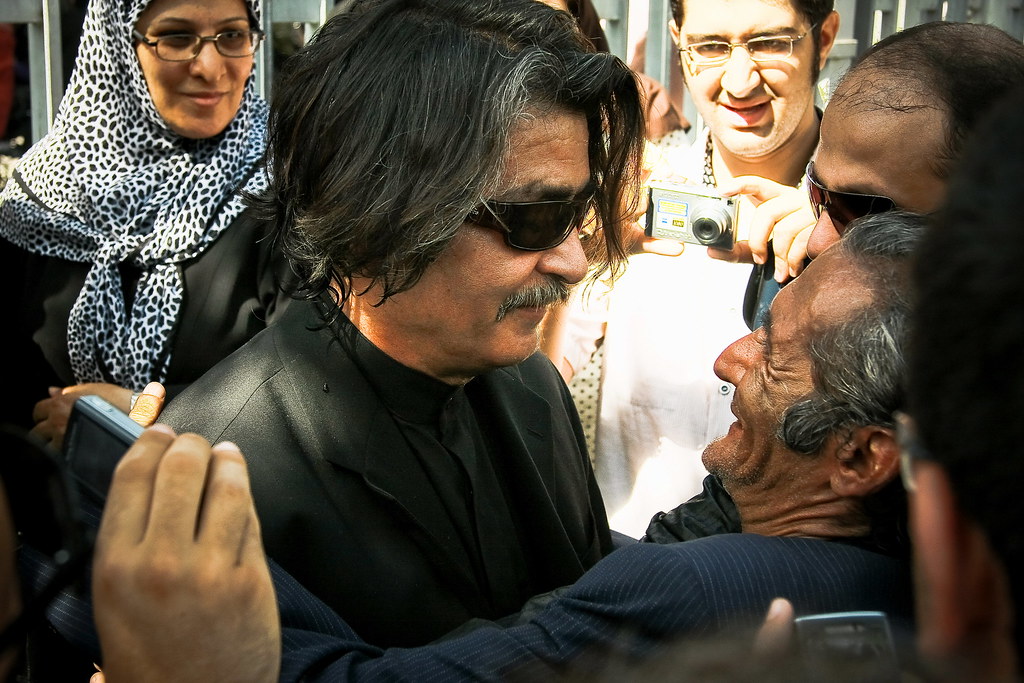 Inside the Glamorous World of Celebrities: Bios, Ages, and Their Journey to Stardom